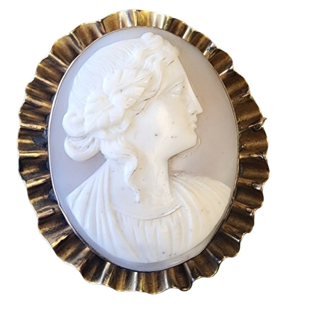 Antique Brass Ruffle Design Cameo Brooch (A2937)